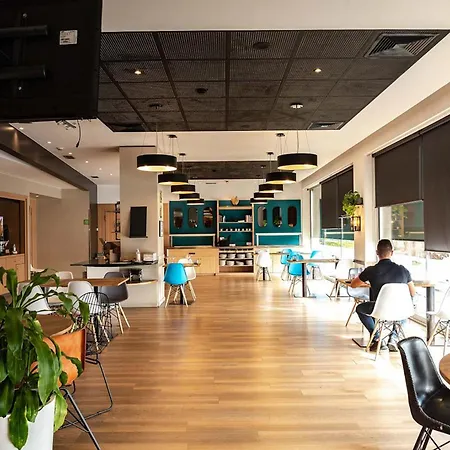 Travelodge Bcn Cornella Fira-2