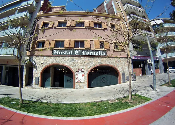 Hotel de 3 estrellas: Hostal Restaurante Cornella