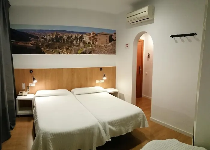 Hotel de 3 estrellas: Hostal Restaurante Cornella